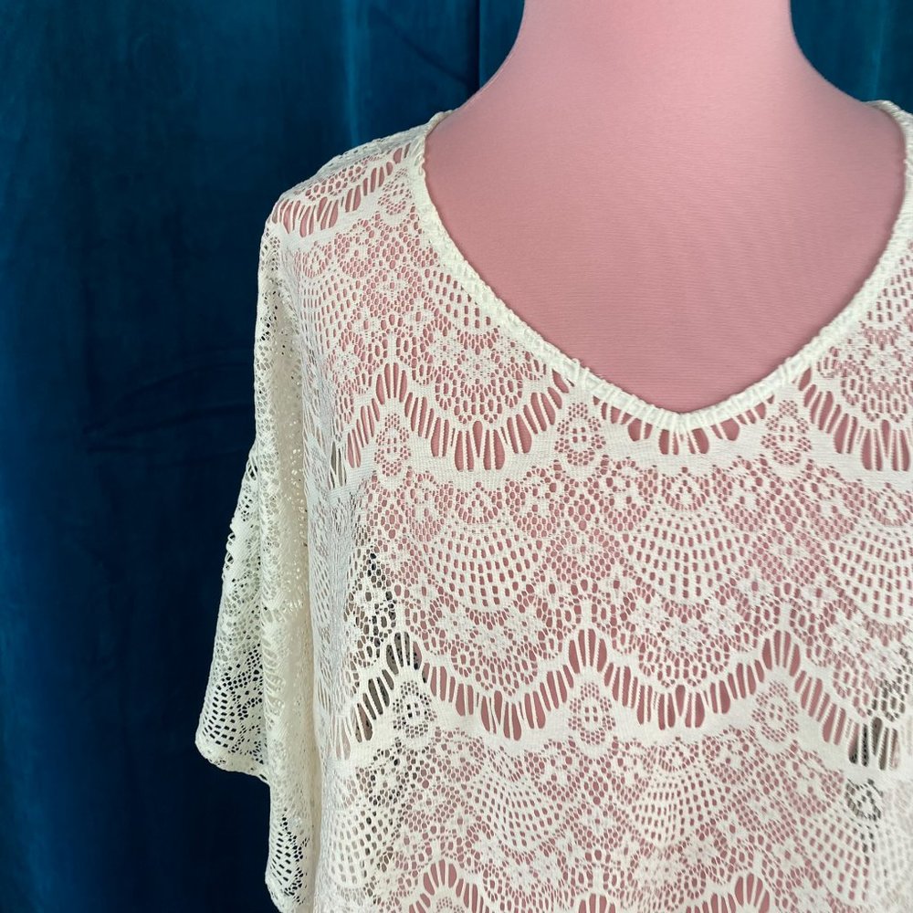 Express Crochet Lace Cropped Poncho Top In Cream - Picture 3 of 7